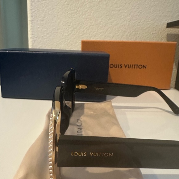 Authentic , LV Moon Pearl Square Sunglasses - Picture 8 of 9